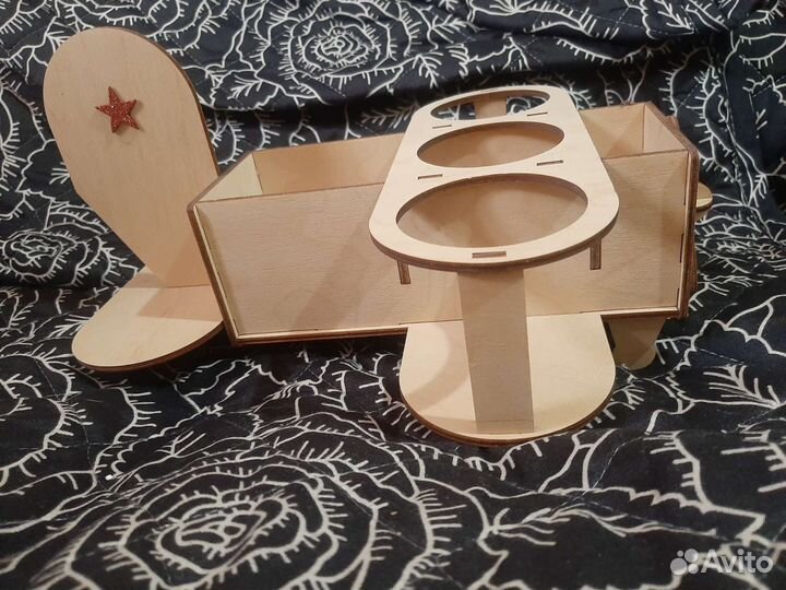 Подарочная коробка в виде самолёта