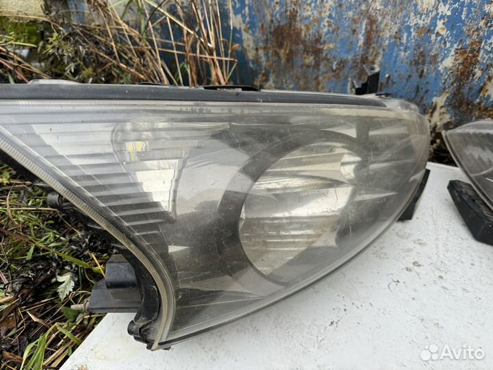 Фары Mitsubishi Grandis