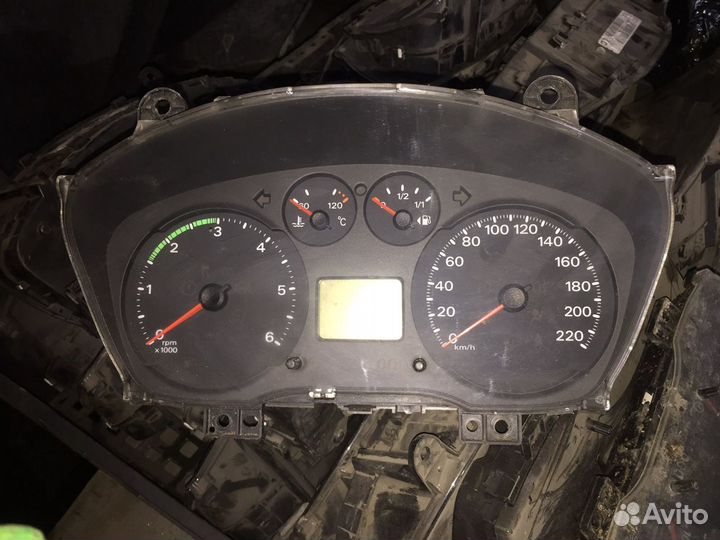 Щиток приборов на Ford Transit