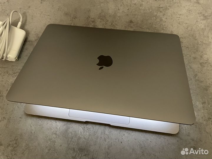 Apple macbook air 2020 i3