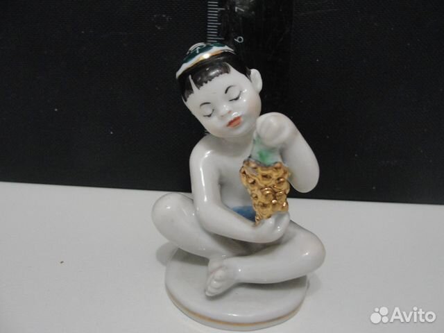 Мальчик с виноградом лфз