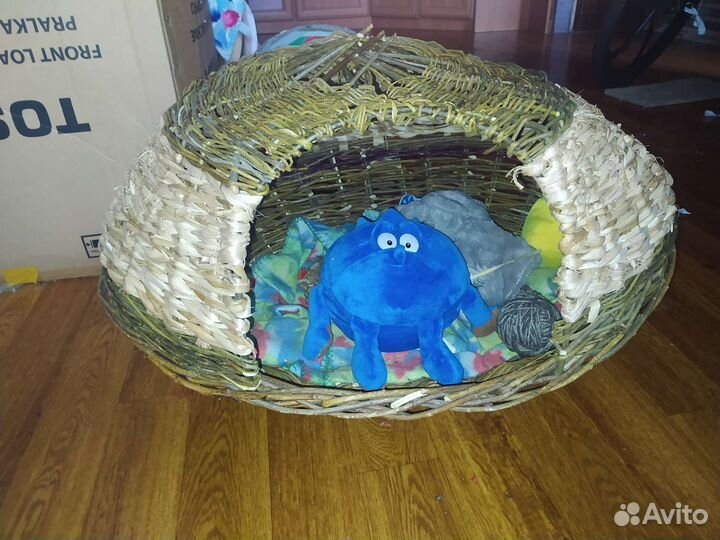 Домик из лозы и рогоза