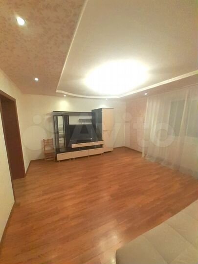 2-к. квартира, 64 м², 4/10 эт.