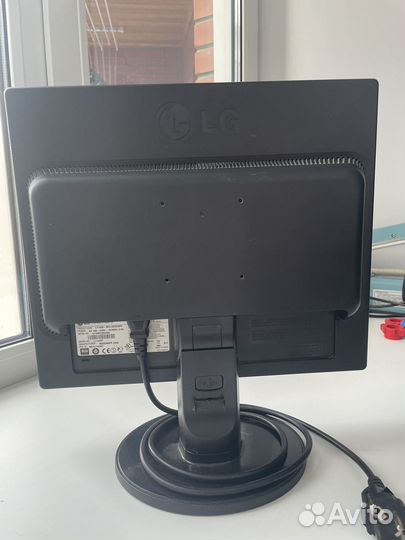 Монитор LG flatron L1732S-BF