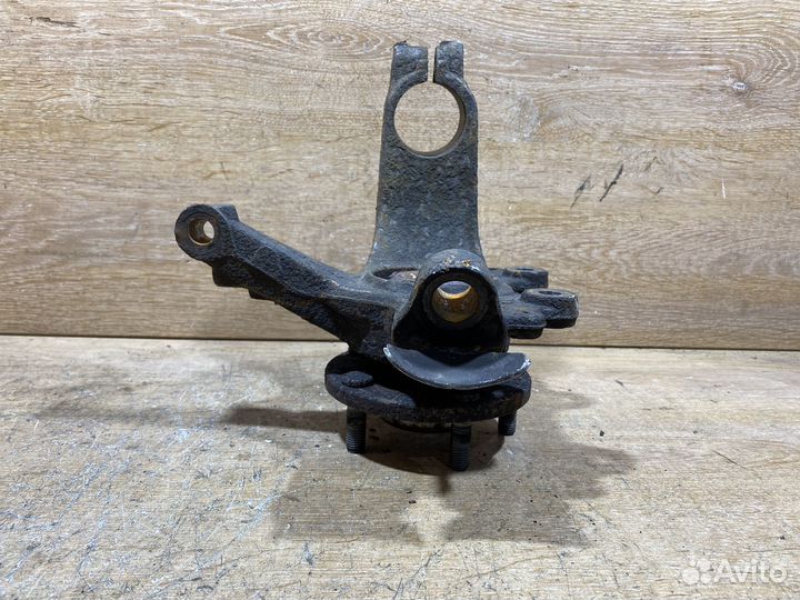 Поворотный кулак левый Ford Focus 2 X78