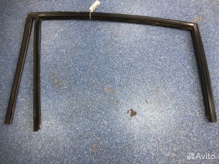 Уплотнитель стекла двери задний левый Ford Fusion