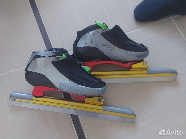 Коньки конькобежные