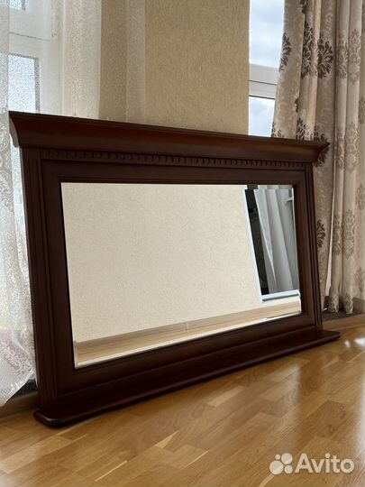 Настенное зеркало