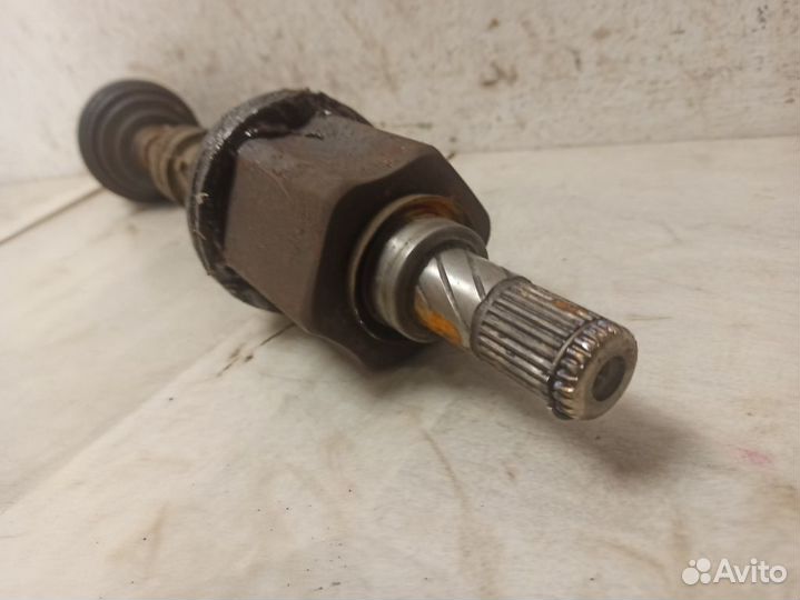 Привод передний левый