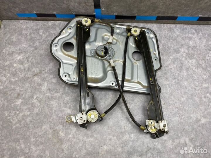 Стеклоподъемник передний правый Nissan Qashqai J10