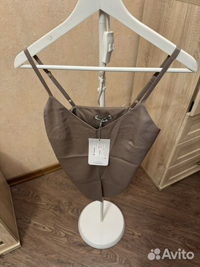 Топ с разрезом Gate31