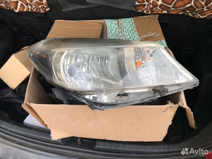 Фара правая Toyota vitz ksp130