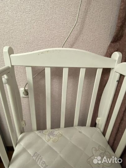Детская кроватка с поперечным маятником