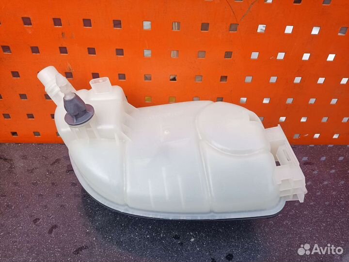 Расширительный бачок Mercedes Benz 246