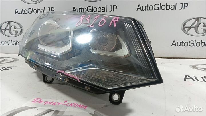 Фара правая Volkswagen Touareg