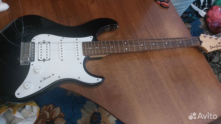 Продаётся электрогитара Yamaha Pacifica PAC 012
