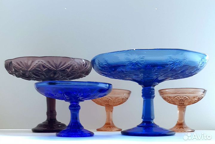 Старинная ваза для фруктов. Цветное стекло