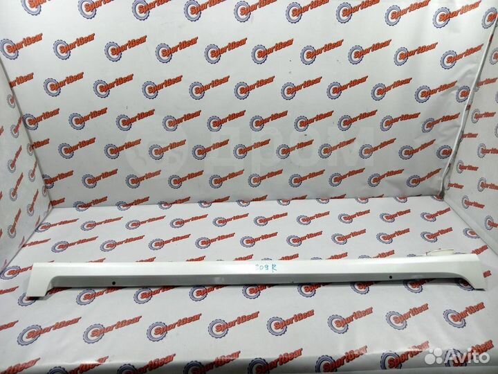 Накладка порога правая Toyota Prius Alpha ZVW40W