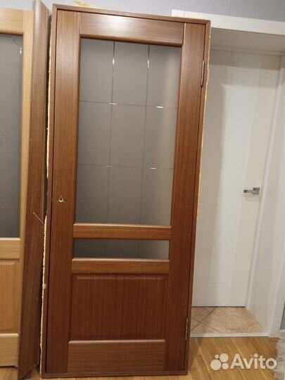 Дверь межкомнатная 800 с коробкой с витрины