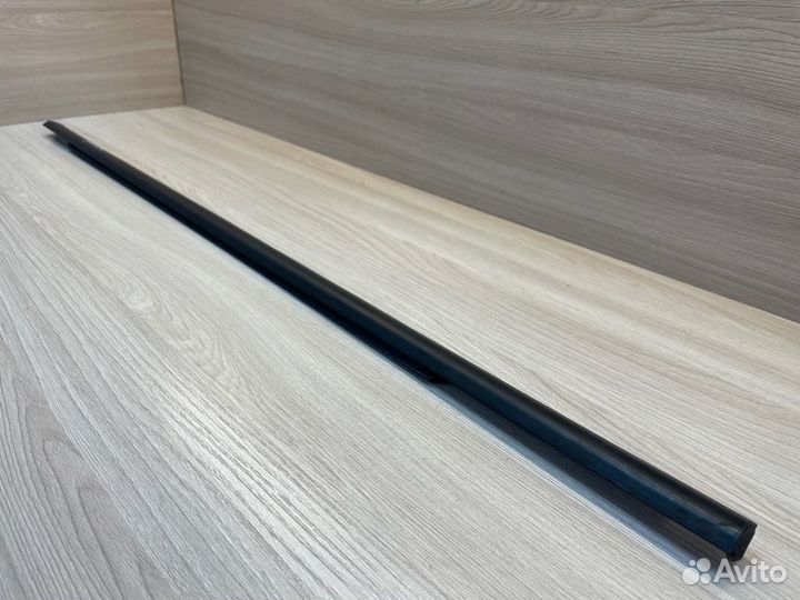 Уплотнитель стекла двери задний правый LADA X-Ray