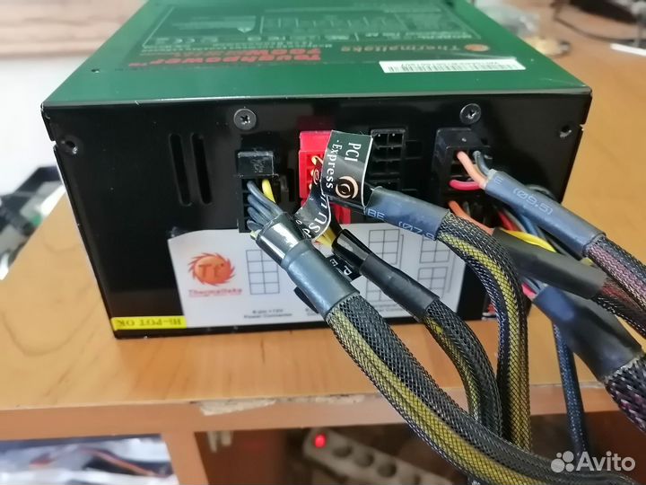 Блок питания Thermaltake Toughpower 700W