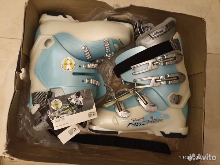 Продаю горнолыжные ботинки женские