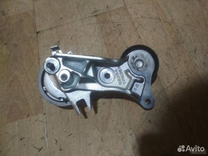 Натяжитель ремня грм Volvo