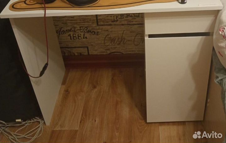 Письменный стол