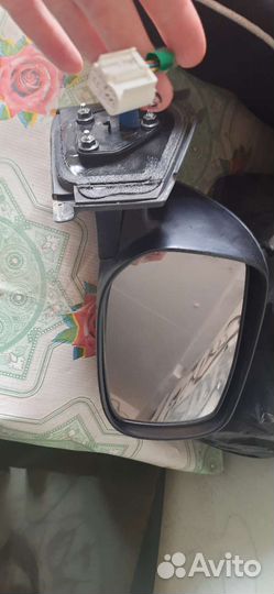 Боковое зеркало правое toyota yaris