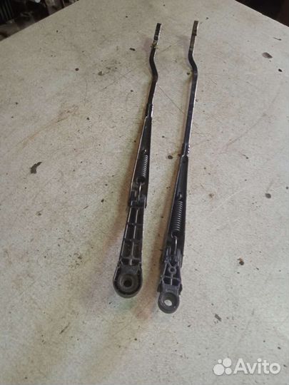 Поводок дворника Volkswagen Passat B3 Фольксваген