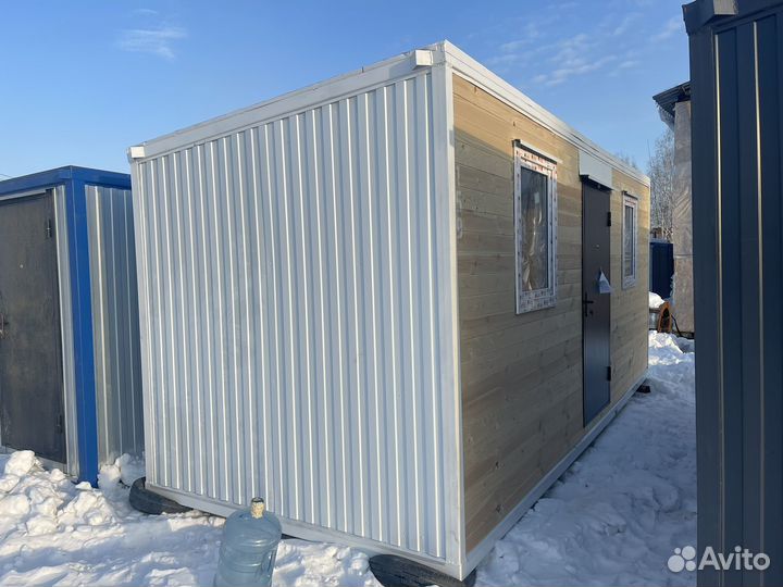 Дачный дом из бытовок