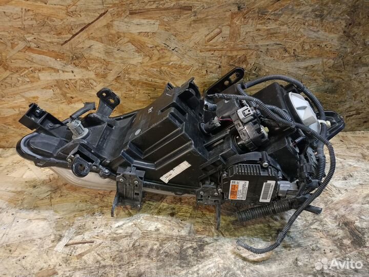 Фара ксенон правая Nissan Murano Z51