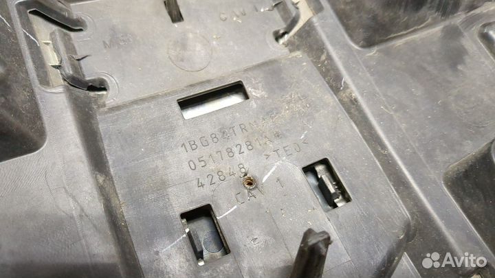 Решетка радиатора Dodge Journey, 2009