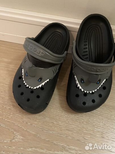 Crocs сабо детские акулы