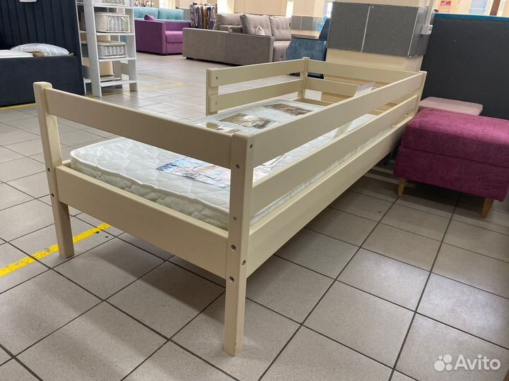 Кровать односпальная лиственница новая