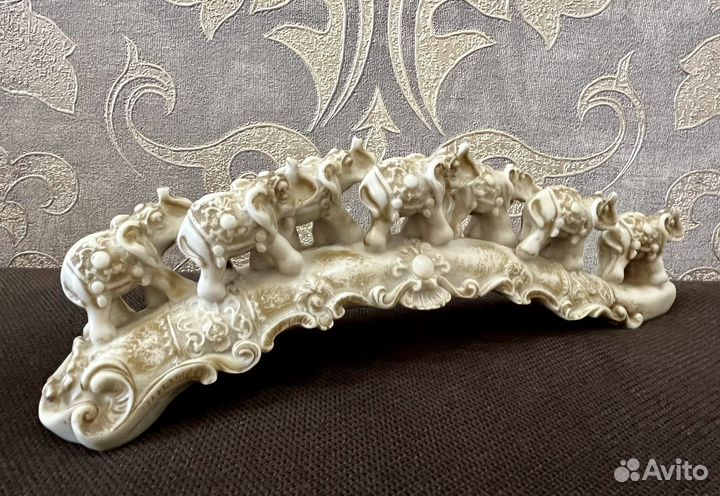 Статуэтка декоративная «Семь слонов» на бивне