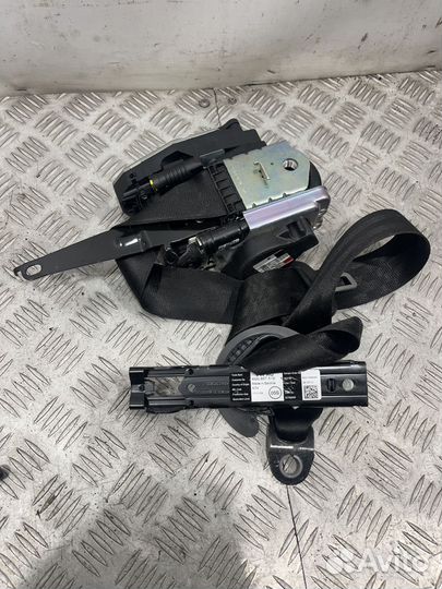 Ремень безопасности с пиропатроном Audi SQ7