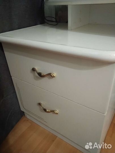 Туалетный столик с зеркалом б/у