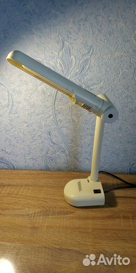 Настольная лампа