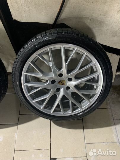Pirelli Winter Sottozero 3 275/35 R21 и 315/30 R21