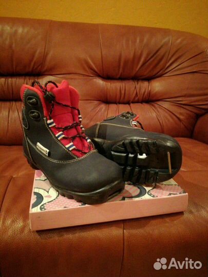 Лыжные ботинки