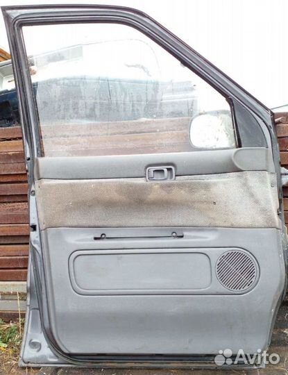Дверь передняя левая Nissan Largo
