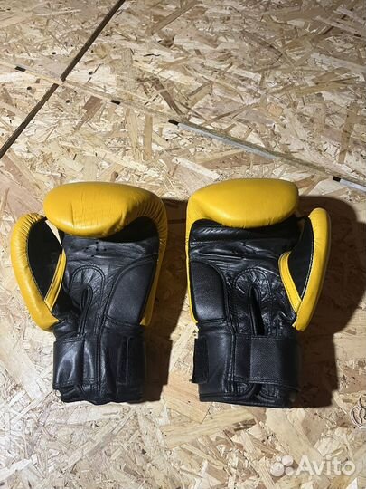 Боксерские перчатки Viking 12oz