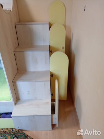 Двухъярусная кровать