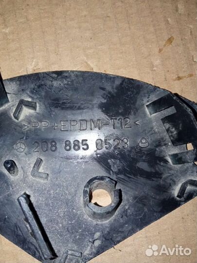 Mercedes CLK купе облицовка бампера левая решётка