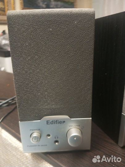 Колонки для компьютера Edifier R18