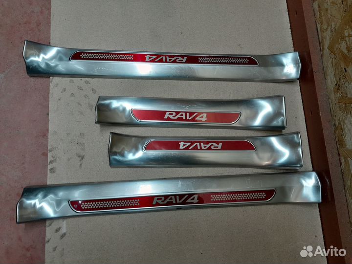 Накладки на внутренние пороги из нерж. RAV4 CA40