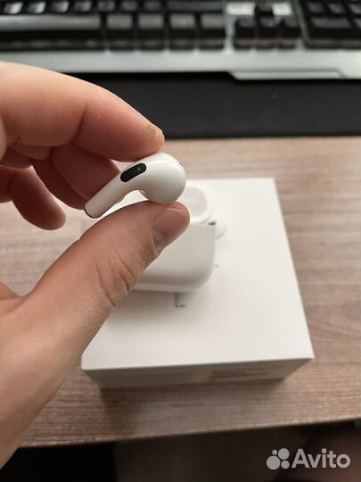 Airpods pro 2 оригинал (кейс и левый наушник)