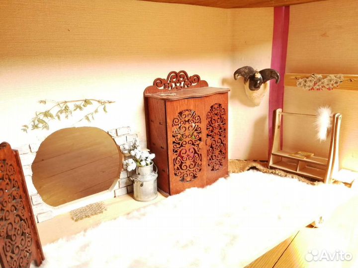 Кукольный домик с мебелью