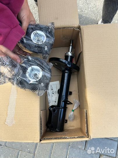 Задние стойки Toyota Corolla Levin ae101